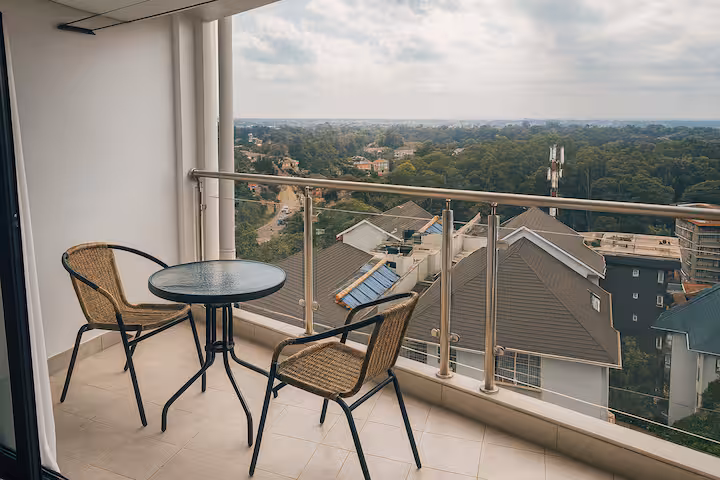 1 BR Stylish Haven with Skyline Views — photo 32 of 33