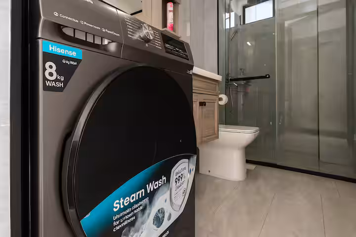 1 BR Stylish Haven with Skyline Views — photo 14 of 33