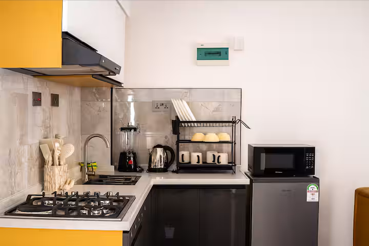 1 BR Stylish Haven with Skyline Views — photo 3 of 33