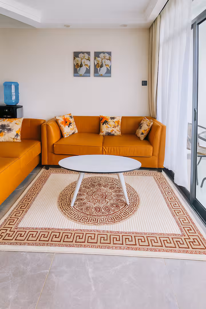 1 BR Stylish Haven with Skyline Views — photo 10 of 33