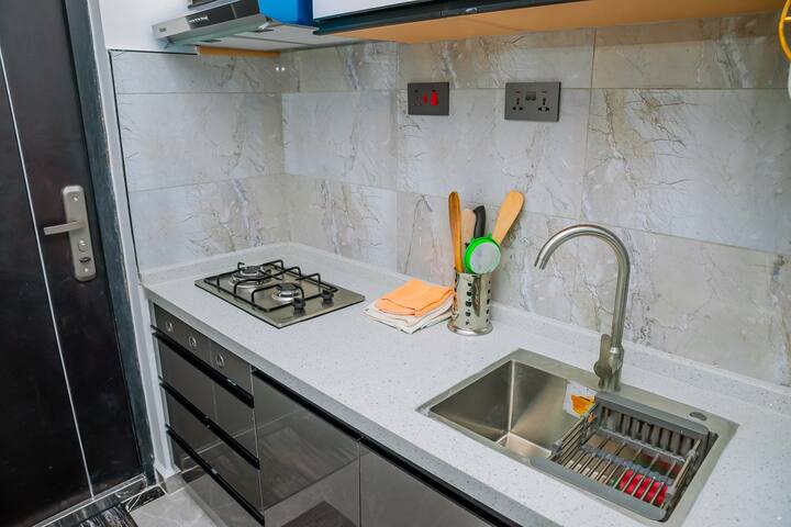 City Charm: 1 BR with Kilimani Skyline View — photo 4 of 30