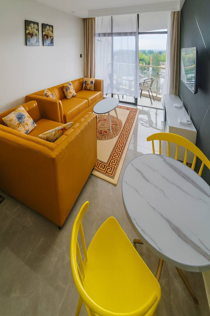 1 BR Stylish Haven with Skyline Views — photo 18 of 33