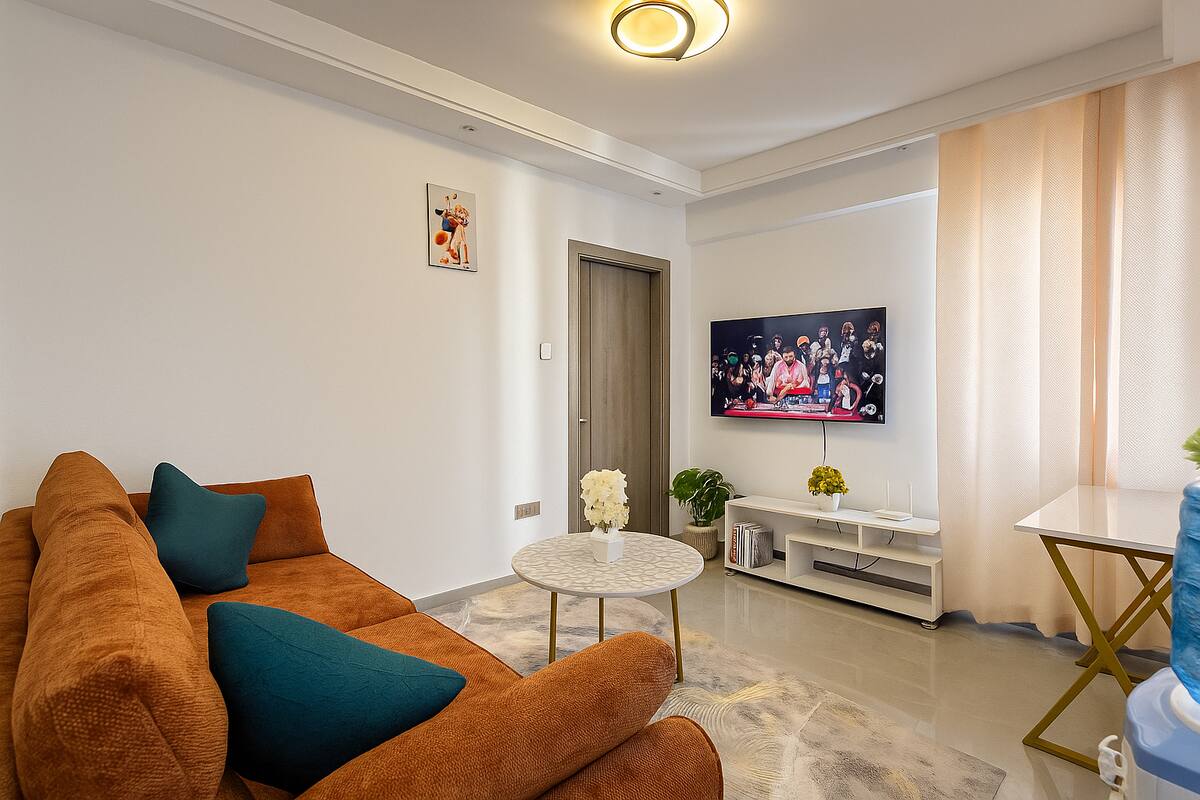 Modern 1BR Escape – Skyline Comfort at Valley Arcade — photo 2 of 13