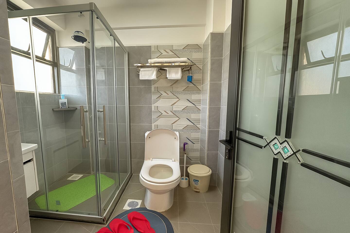 Modern 1BR Escape – Skyline Comfort at Valley Arcade — photo 4 of 13